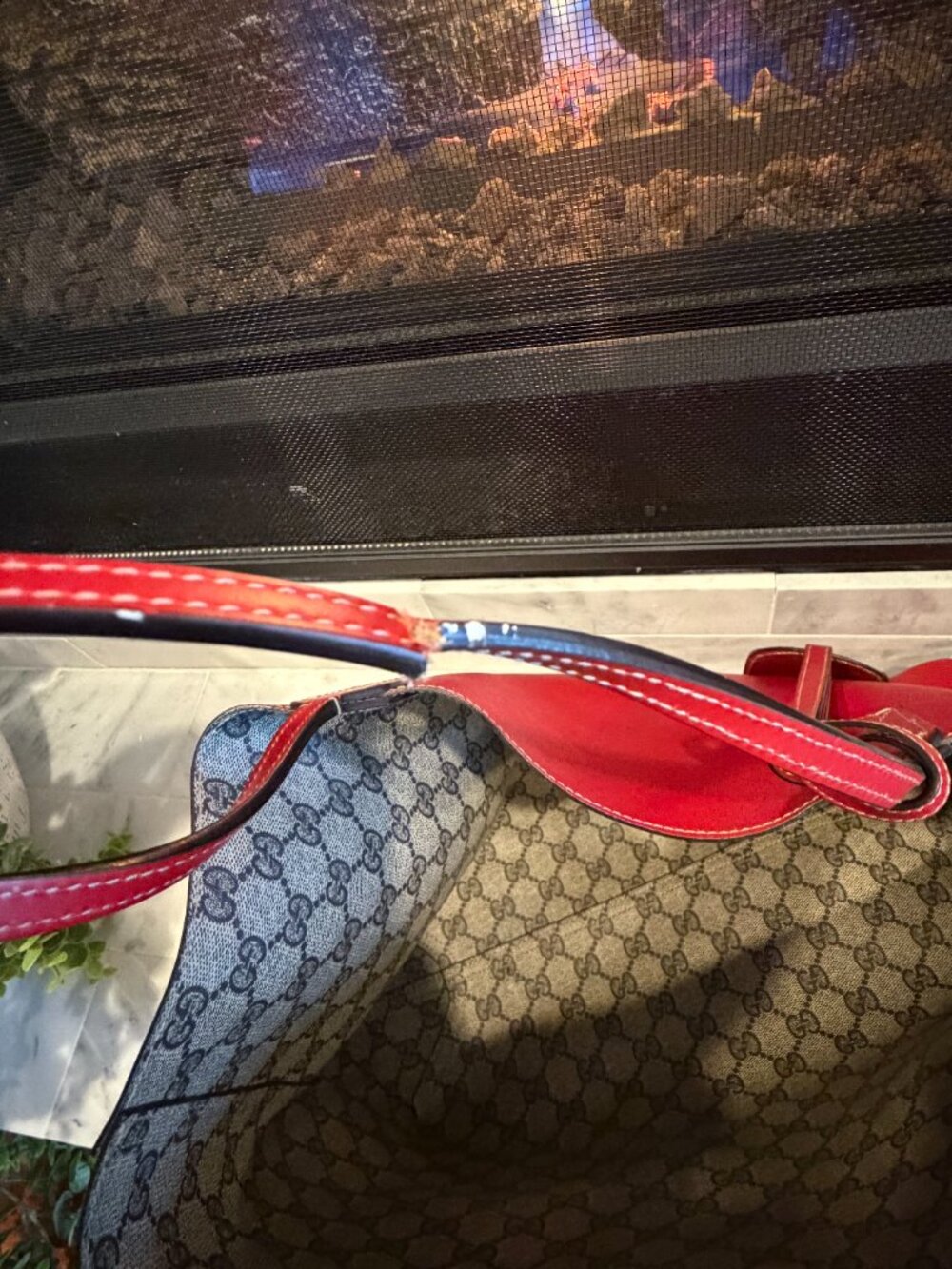 ✨ Gucci GG Supreme Reversible Tote – Red Interior ✨ - Picture 6 of 9